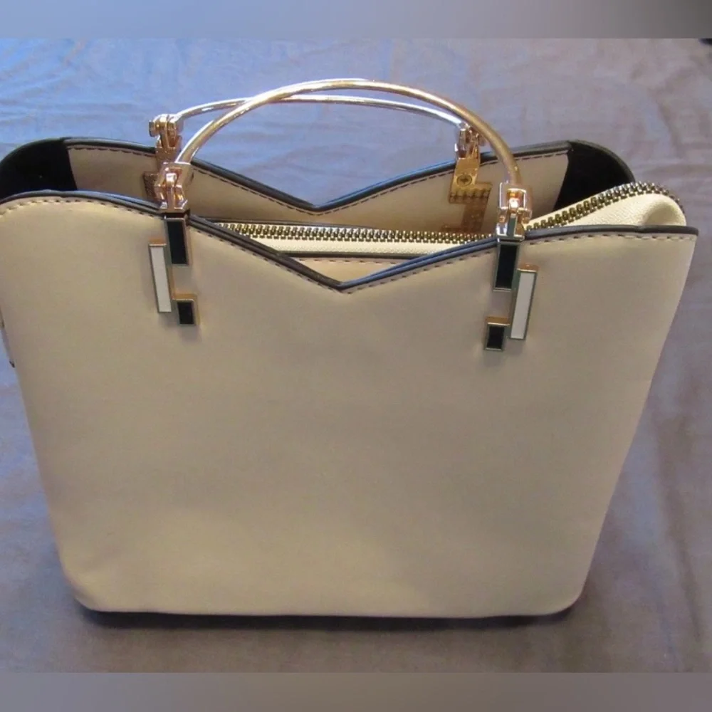 ZZMY Red and Cream  Handbag - Picture 3 of 7